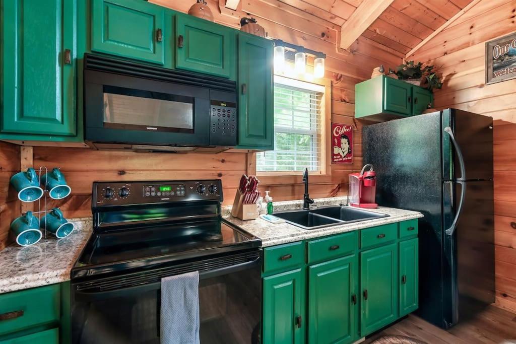 A Top Notch Lodge~Gatlinburg Exterior photo