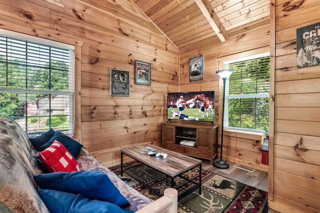 A Top Notch Lodge~Gatlinburg Exterior photo