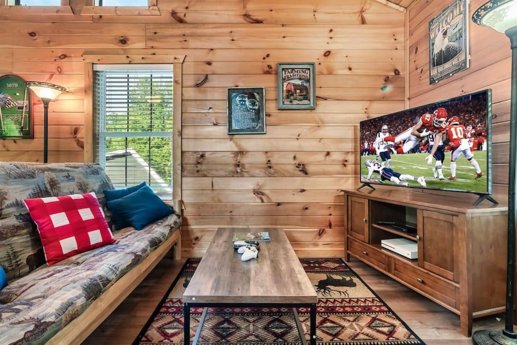 A Top Notch Lodge~Gatlinburg Exterior photo