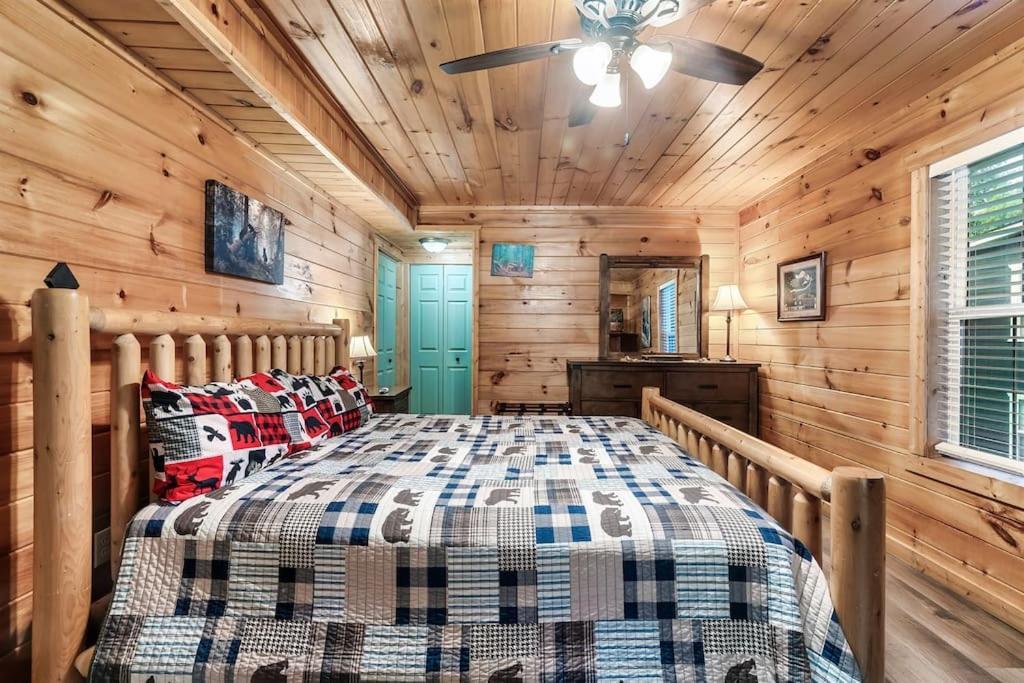 A Top Notch Lodge~Gatlinburg Exterior photo